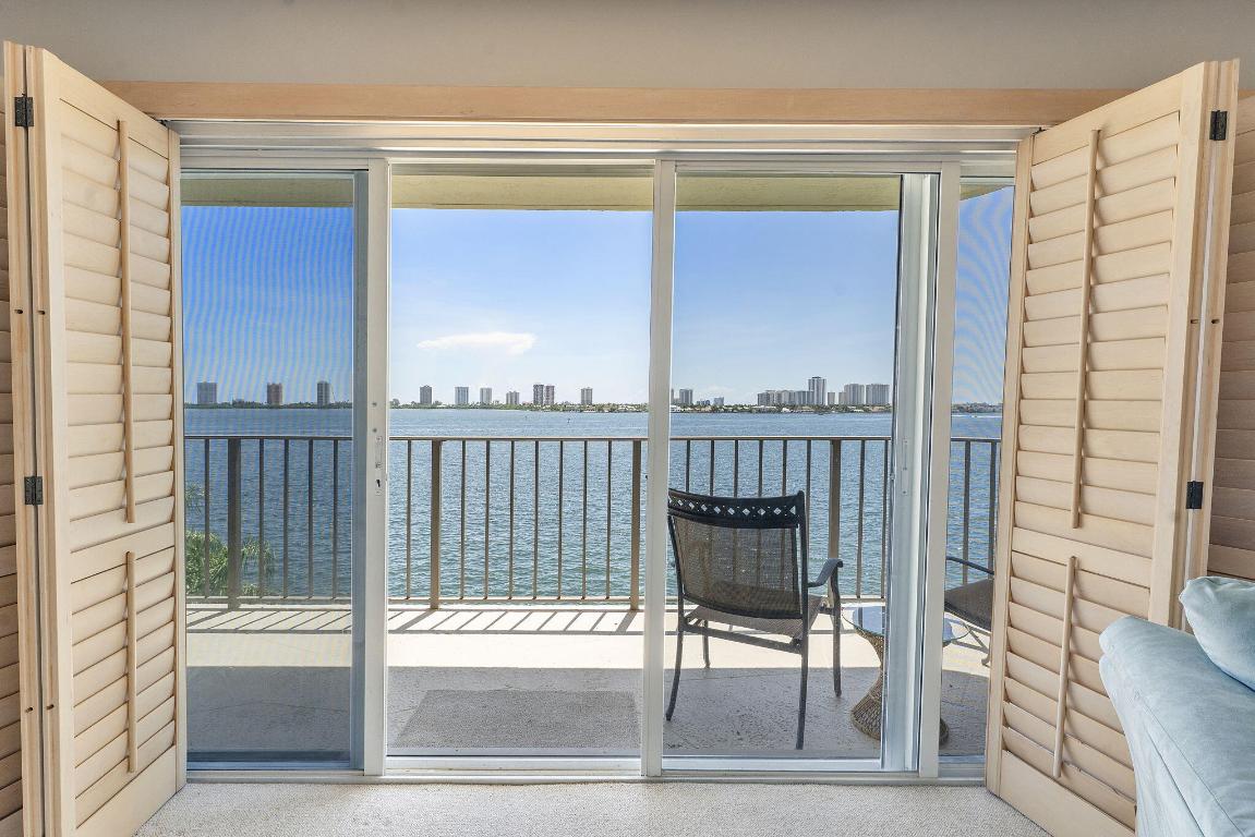 LAKE HARBOUR TOWERS CONDO - Residential