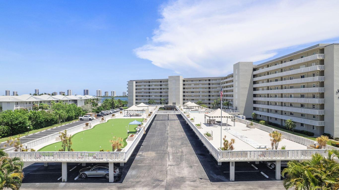 LAKE HARBOUR TOWERS CONDO - Residential