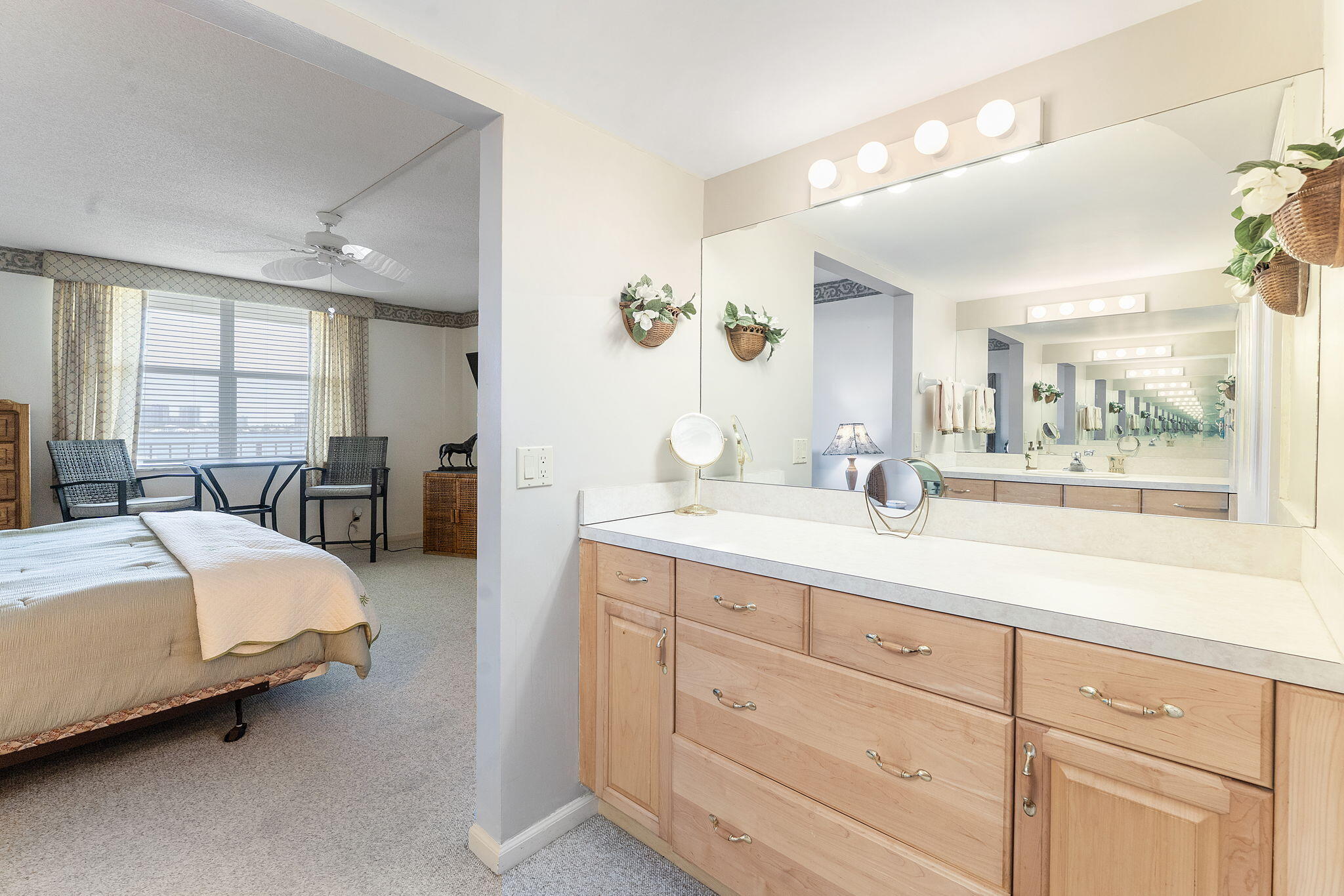 LAKE HARBOUR TOWERS CONDO - Residential