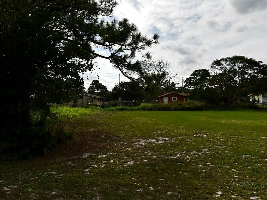Photo of 0 Avenue R, Fort Pierce, FL 34950 (MLS # R10936287)