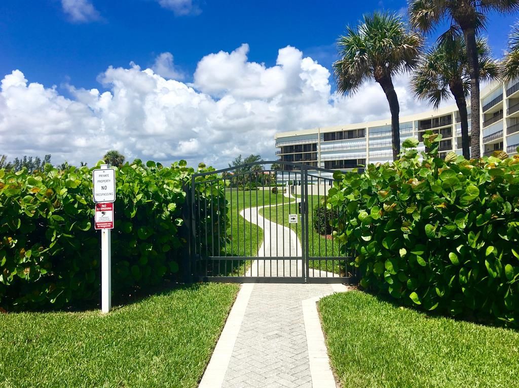 Photo of 1300 S Highway A1a #422, Jupiter, FL 33477 (MLS # R10680418)