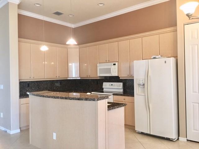 AVALON ESTATES - Residential Lease