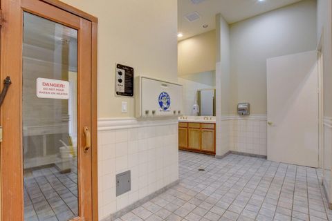 listing image 75
