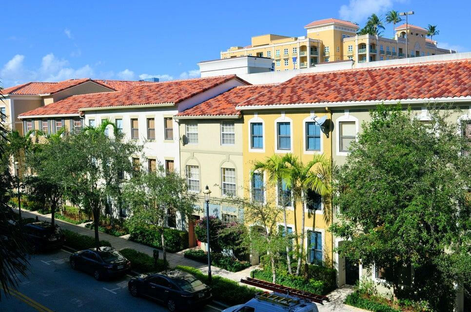FANTASTIC SPACIOUS 1/1 UNIT IN THE HEART OF CITY PLACE! LIGHT COLOR TILE THROUGHOUT, NEAUTRAL COLOR PAINT, GRANITE COUNTERTOPS IN THE KITCHEN AND BATHROOM, REFRIGERATOR IS 1 YEAR OLD,WALK-IN CLOSET, WASHER AND DRYER IN THE UNIT. WALKING DISTANCE TO CITY PLACE & CLEMATIS STREET! AMENITIES FEATURE BEAUTIFUL RESORT-LIKE POOL, HOT TUB, GYM, COZY CLUBHOUSE AND COURTYARD AREAS WITH BEAUTIFULLY LANDSCAPED GARDENS AND FOUNTAINS. COURTYARDS IN CITY PLACE WEST PALM BEACH ARE KNOWN FOR THEIR CONVENIENT LOCATION. CITYPLACE FEATURES OVER 100 RETAIL SHOPS, A NICE MIX OF CASUAL AND UPSCALE DINING, WEEKLY LIVE ENTERTAINMENT IN THE PLAZA WITH ECO-FRIENDLY, BEAUTIFULLY ILLUMINATED DANCING WATER SHOW FOUNTAINS .CITYPLACE IS THE MOST DESIRED DESTINATION FOR LOCALS AND VISITORS.ONLY 15 MINUTS TO PBA AIRPORT .