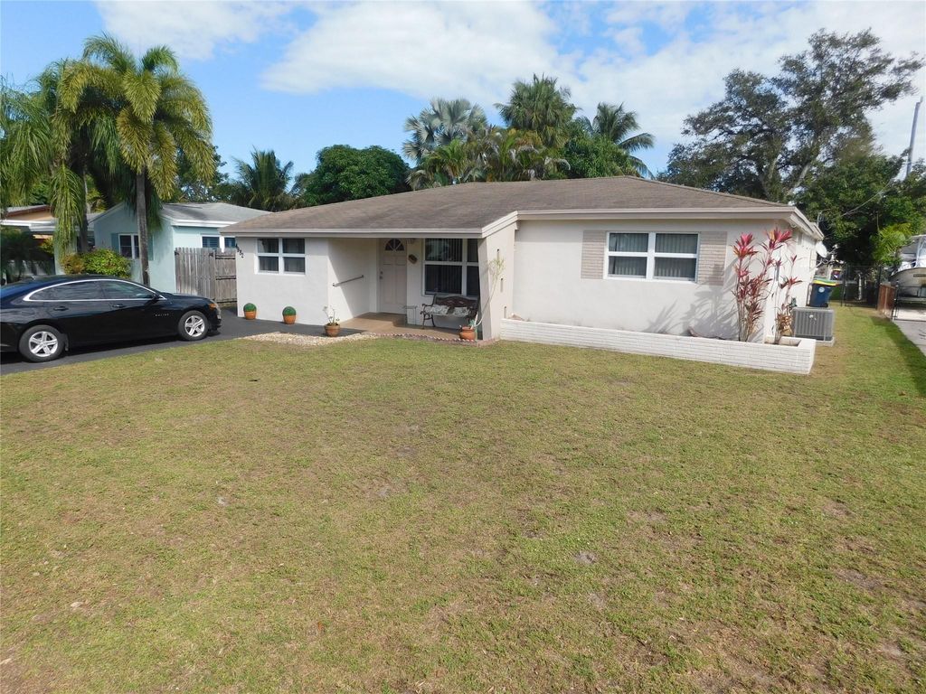 Photo of 4982 SW 29th Terrace, Dania Beach, FL 33312 (MLS # F10549420)