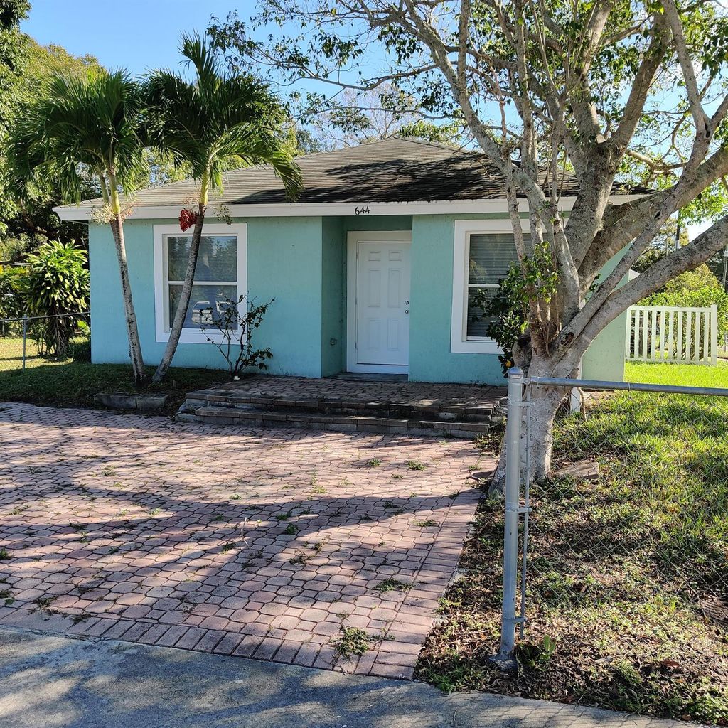 Photo of 644 S 13th Street, Fort Pierce, FL 34950 (MLS # R10944188)
