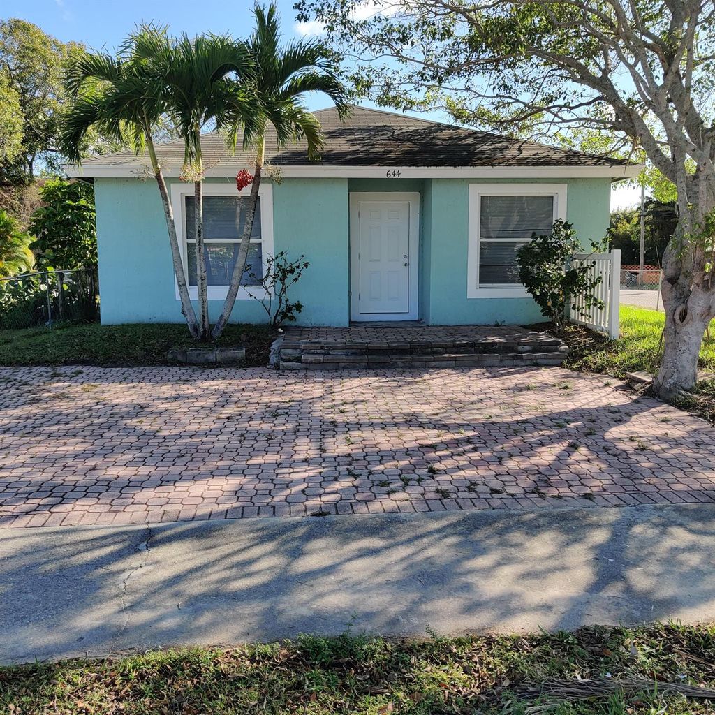 Photo of 644 S 13th Street, Fort Pierce, FL 34950 (MLS # R10944188)