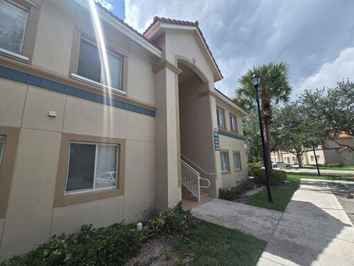 3 Bedroom Townhome in West Palm Beach3-bedroom, 2-bathroom apartment townhome located in the desirable area of West Palm Beach, FL. This charming home offers a comfortable and convenient living experience.As you step inside, you'll be greeted by a spacious and well-lit living area, perfect for relaxing or entertaining guests. The kitchen is equipped with modern appliances, including a washer, dryer, and microwave, making your daily chores a breeze. The home is situated in a prime location, allowing for easy access to nearby amenities, such as shopping centers, restaurants, and parks.