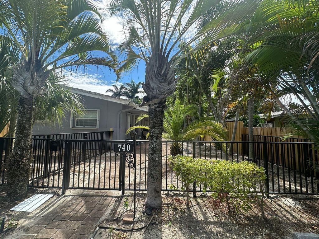 Photo of 740 NE 37th Street #Unit B, Oakland Park, FL 33334 (MLS # B26016734)