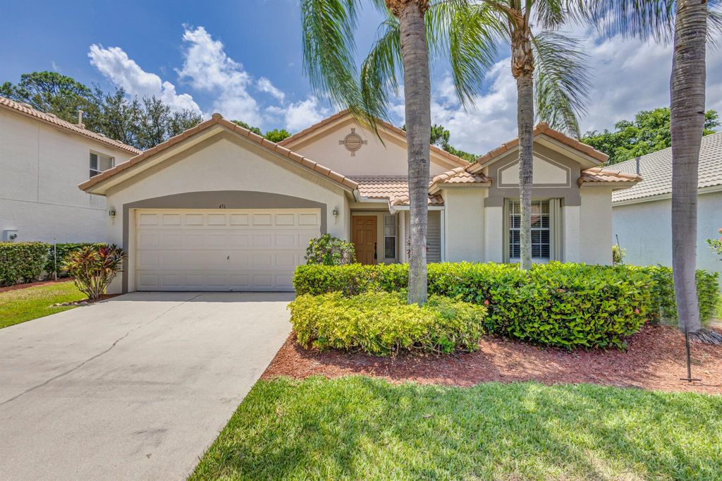 Photo of 451 Woodview Circle, Palm Beach Gardens, FL 33418 (MLS # R10890507)