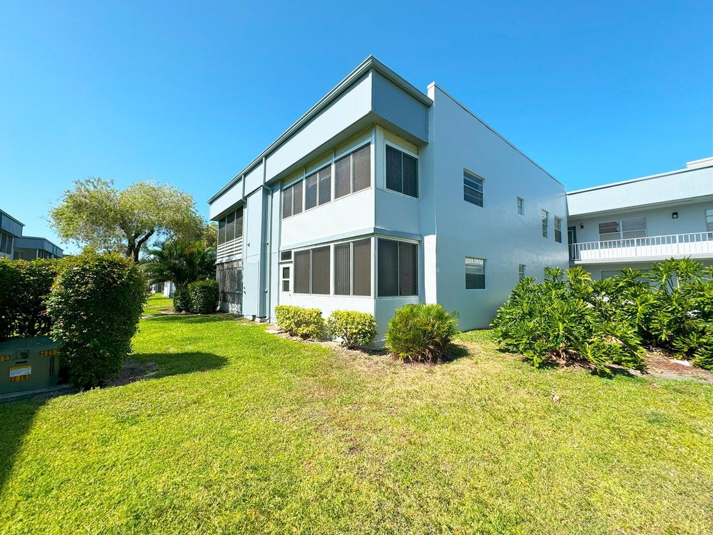 Photo of 284 Piedmont #F, Delray Beach, FL 33484 (MLS # R10986025)