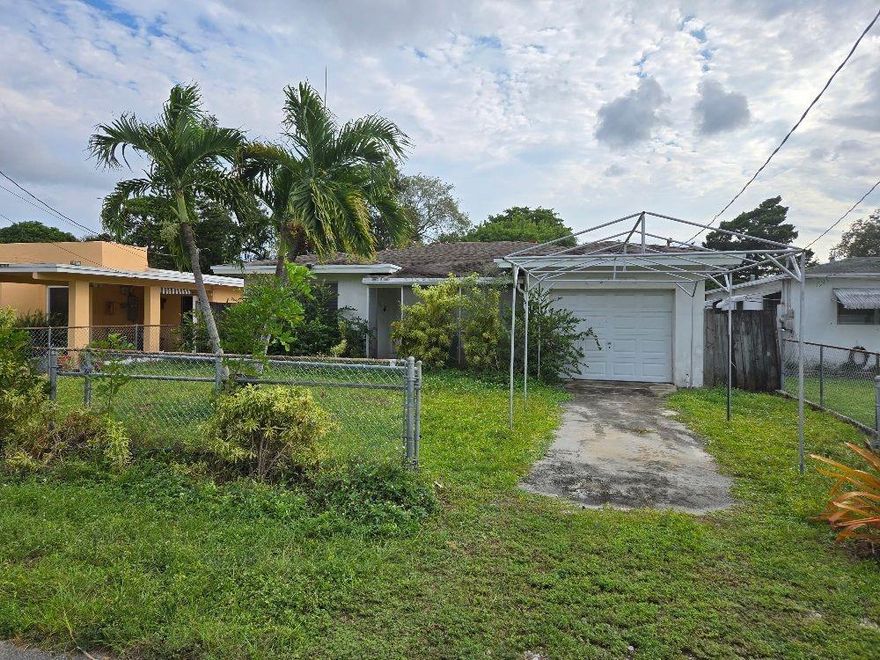 Underpriced single family home in Hollywood East! County appraisal $487,680! Super location, 2 min from Oakwood Plaza Shopping Centre, Publix, Home Depot, BJs, 3 miles from the beach and Downtown Hollywood Broadwalk. Home occupied by same family since 1995! Large Backyard, No HOA! 2-bed, 1-bath home with attached garage with open layout. Oversized yard. Located on a quiet street with no through traffic. Great opportunity to own a part of Hollywood real estate and make this your new home! investors and flippers welcome.