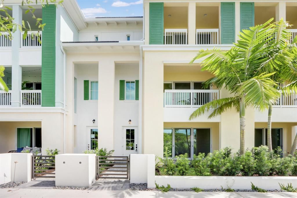 Photo of 12542 Gross Pointe Drive Dr, Palm Beach Gardens, FL 33418 (MLS # R10817263)