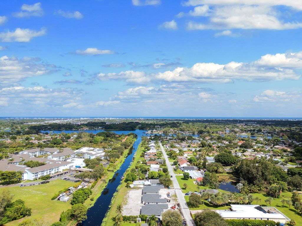 Photo of 2801 Northside Drive, Lake Worth, FL 33462 (MLS # R11145250)