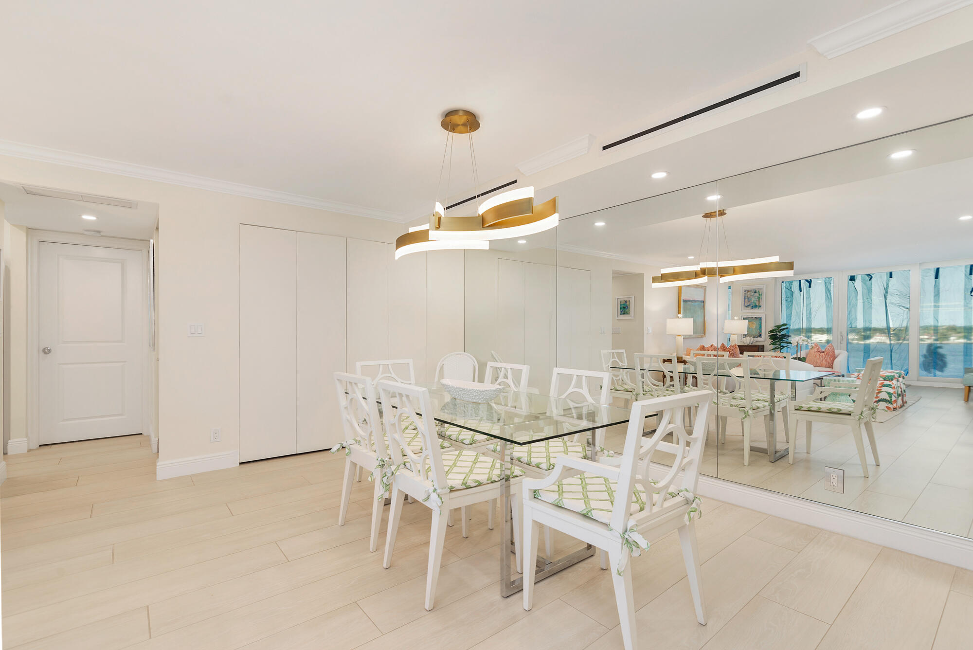 1801 S Flagler Drive 709, West Palm Beach, FL, 33401/$1,295,000 2 1801 S Flagler Drive 709