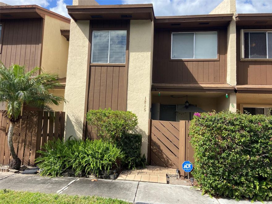 FEE SIMPLE TOWNHOME... LOW HOA AND PET FRIENDLY. This unit consists of 2 bedrooms, 1 1/2 bathrooms overlooking lake view. Centrally located. Tile floor downstairs, carpet throughout bedrooms. Bathroom has been renovated. Property has been maintained very well.