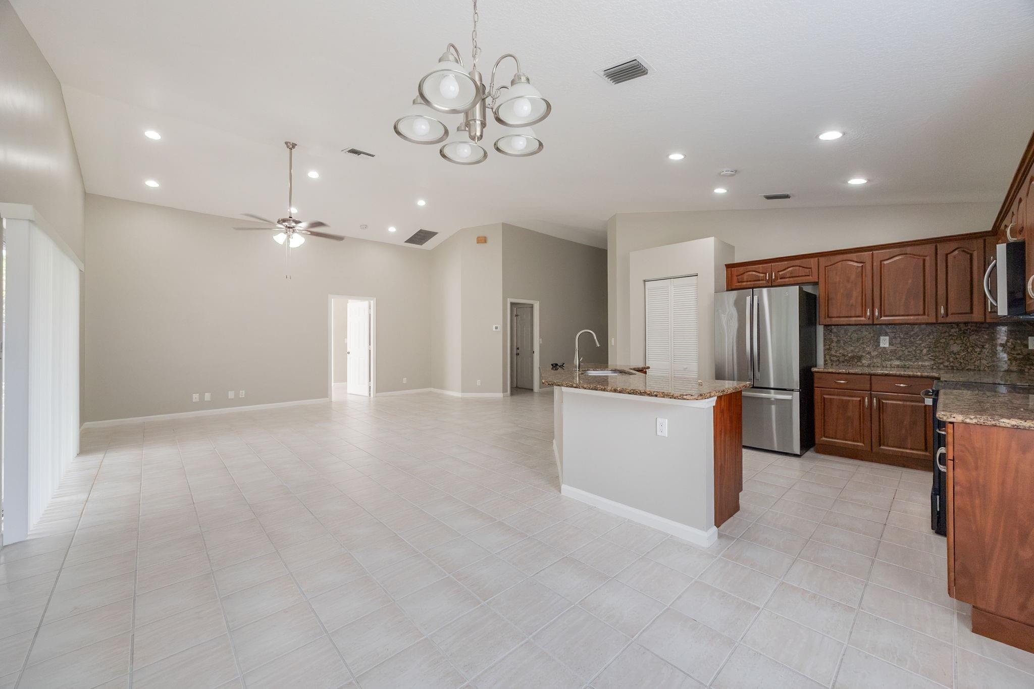 1209 Hatteras Cir