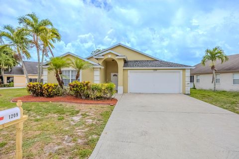 1209 Hatteras Cir Greenacres FL 33413