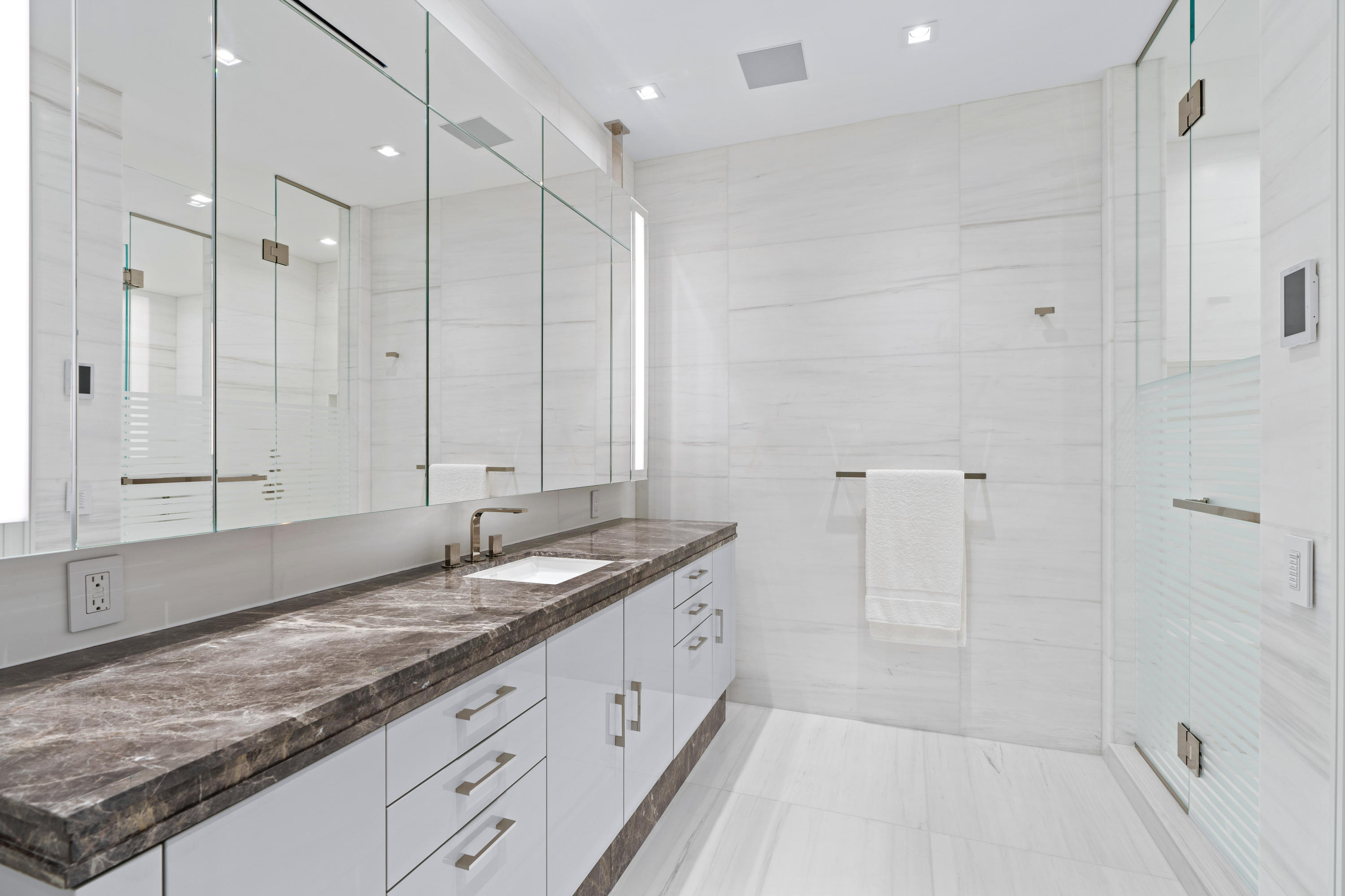 BRISTOL CONDO - Residential