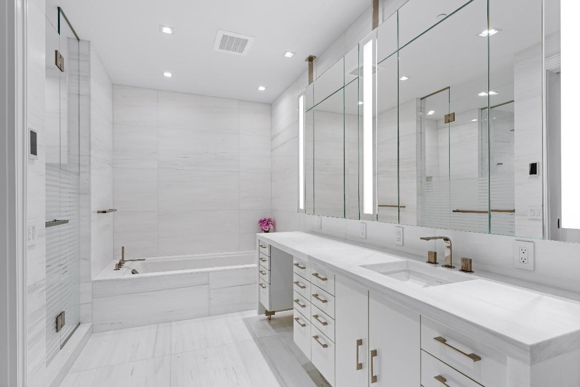 BRISTOL CONDO - Residential