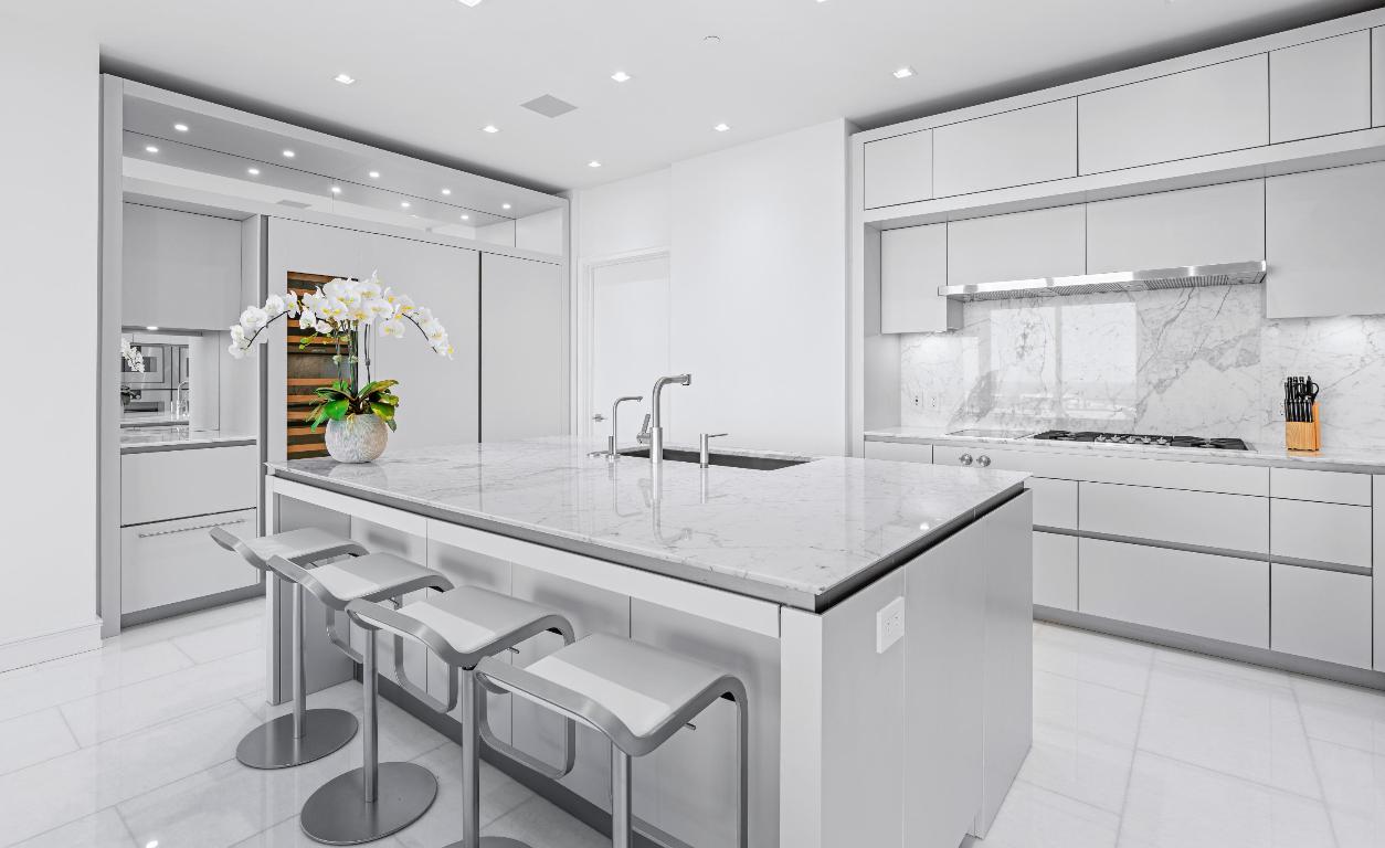 BRISTOL CONDO - Residential