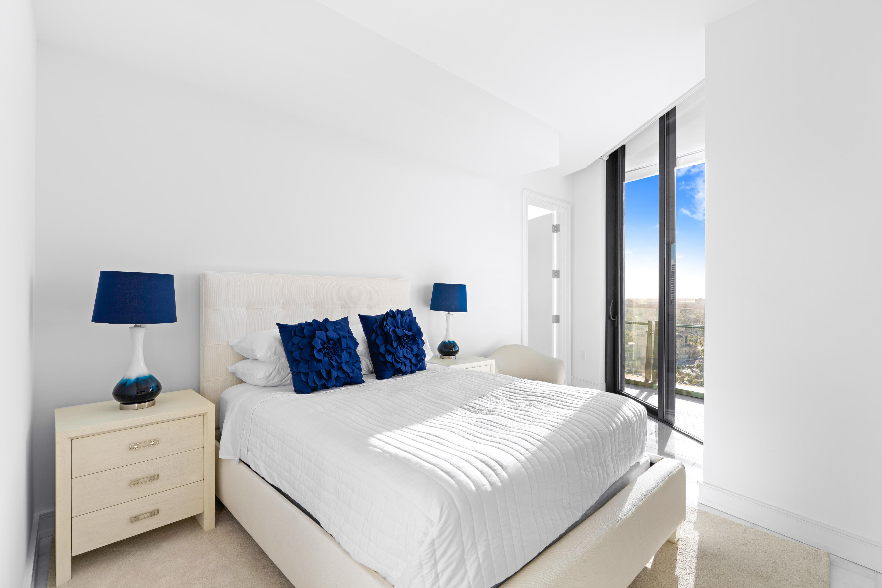 BRISTOL CONDO - Residential