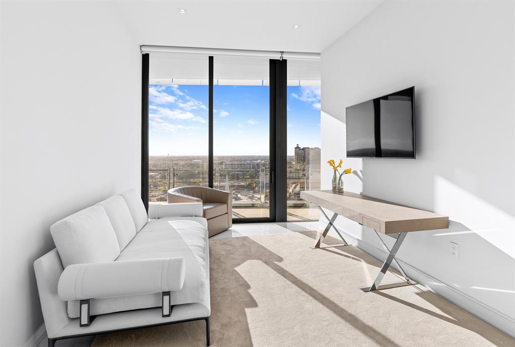 BRISTOL CONDO - Residential