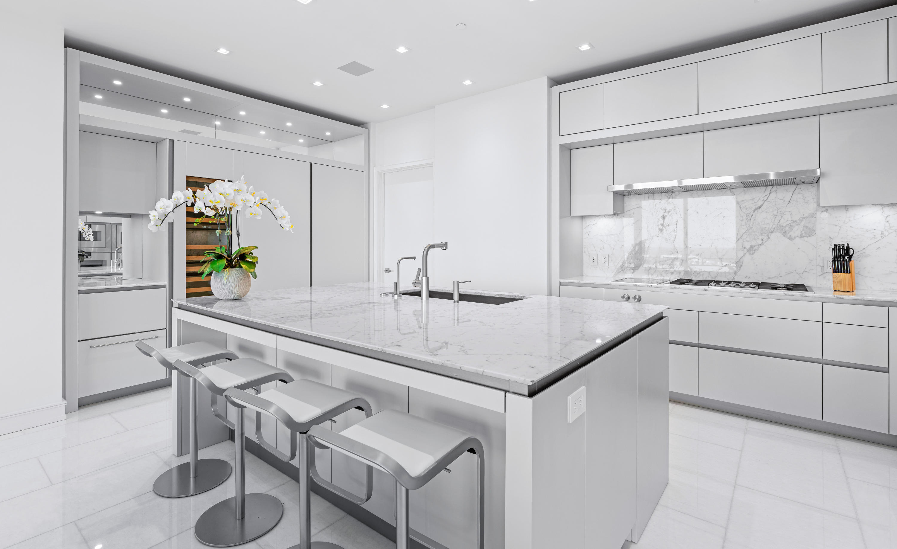 BRISTOL CONDO - Residential