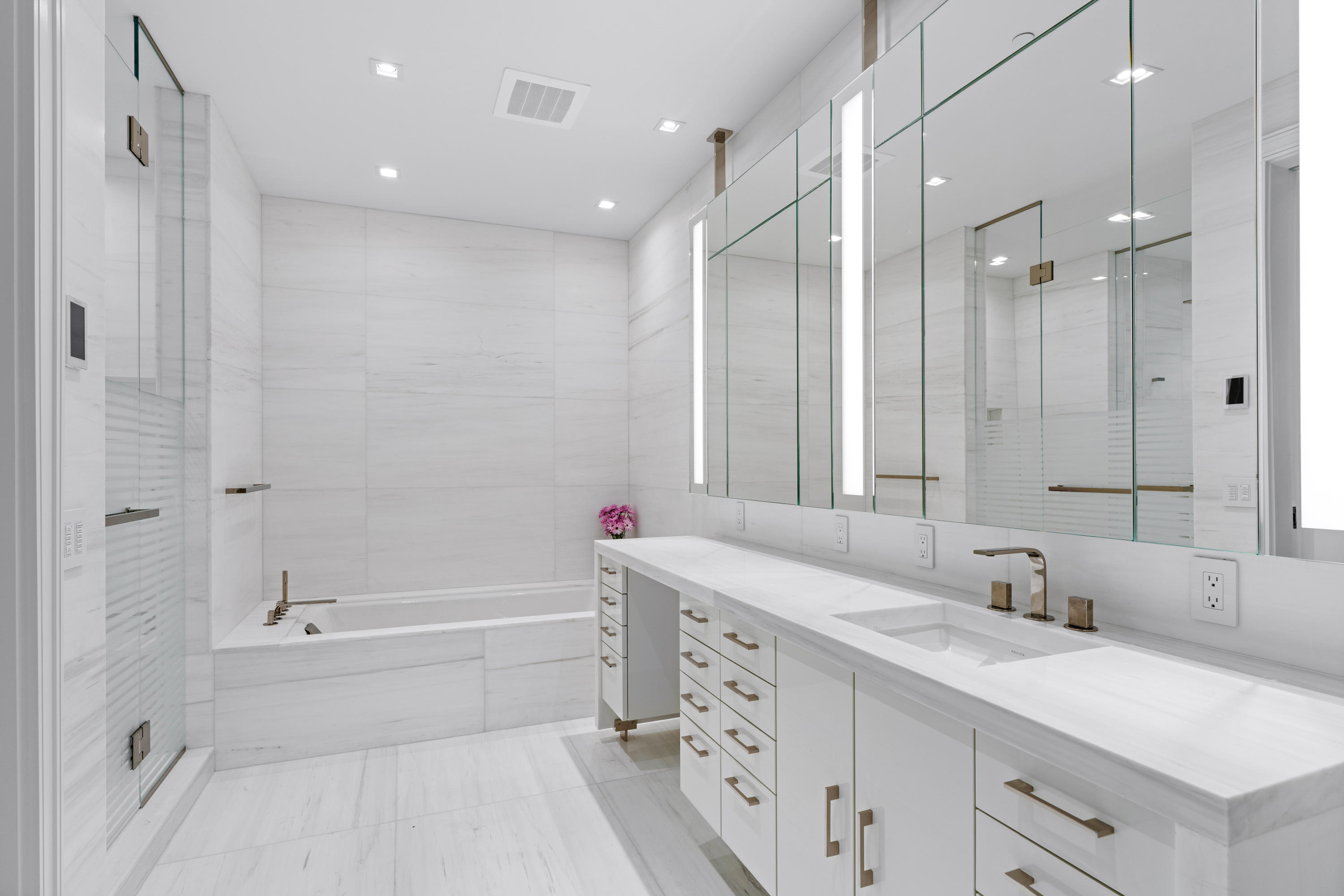 BRISTOL CONDO - Residential