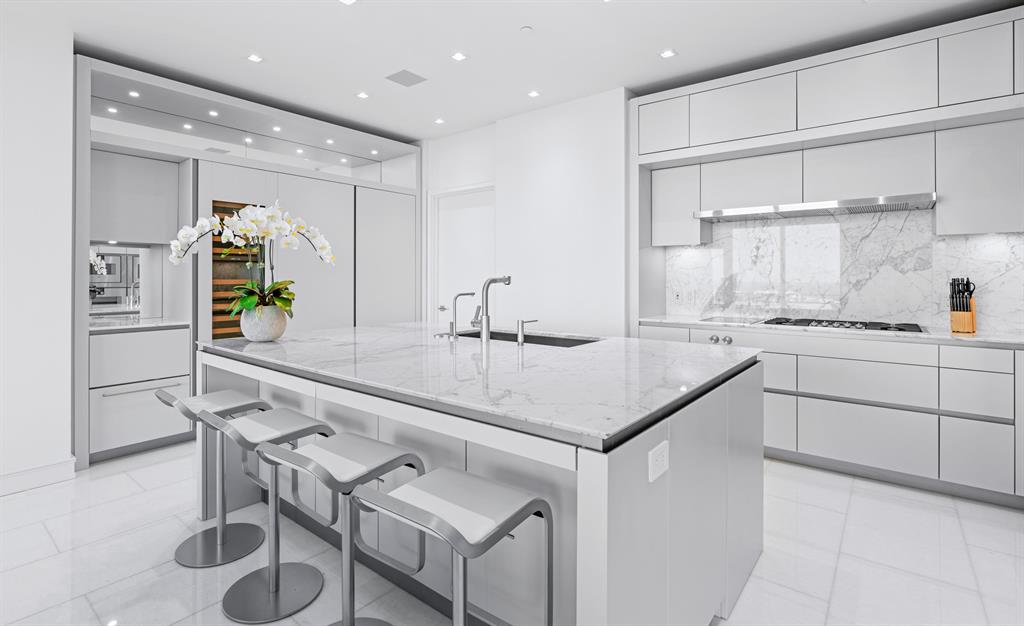 BRISTOL CONDO - Residential