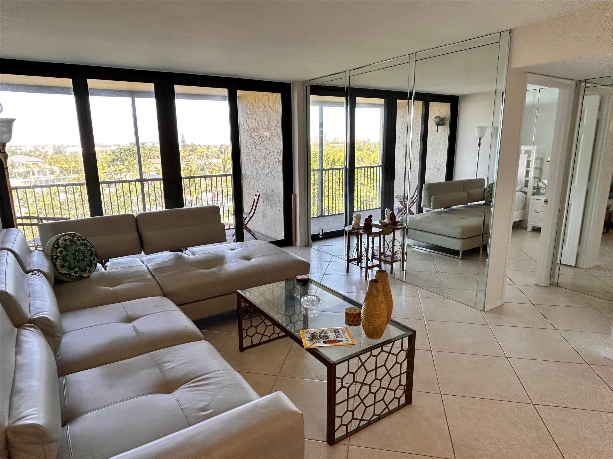 14 ROYAL PALM Way 605