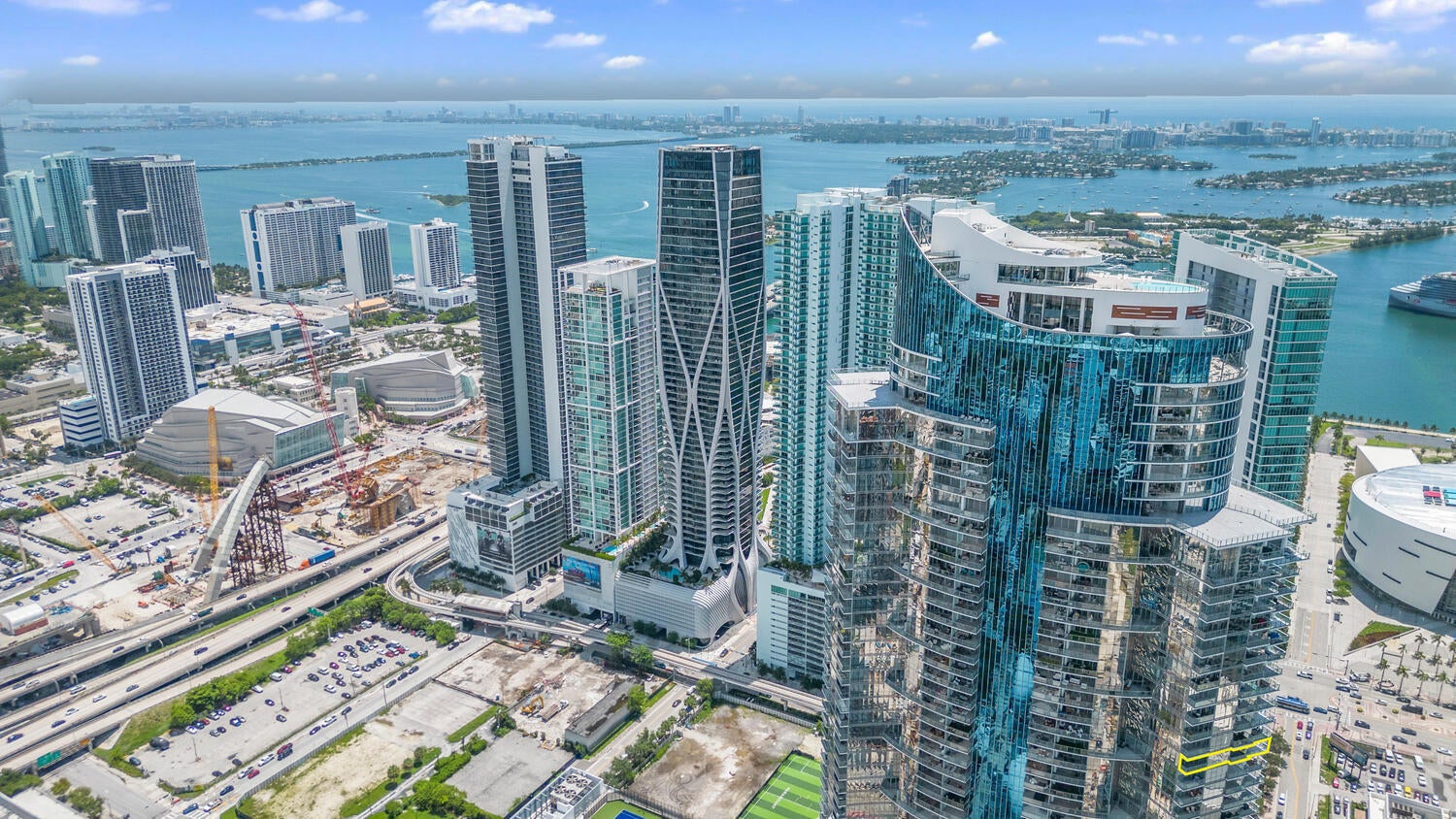 View photos, virtual tours, details... 851 NE 1st Avenue 3502