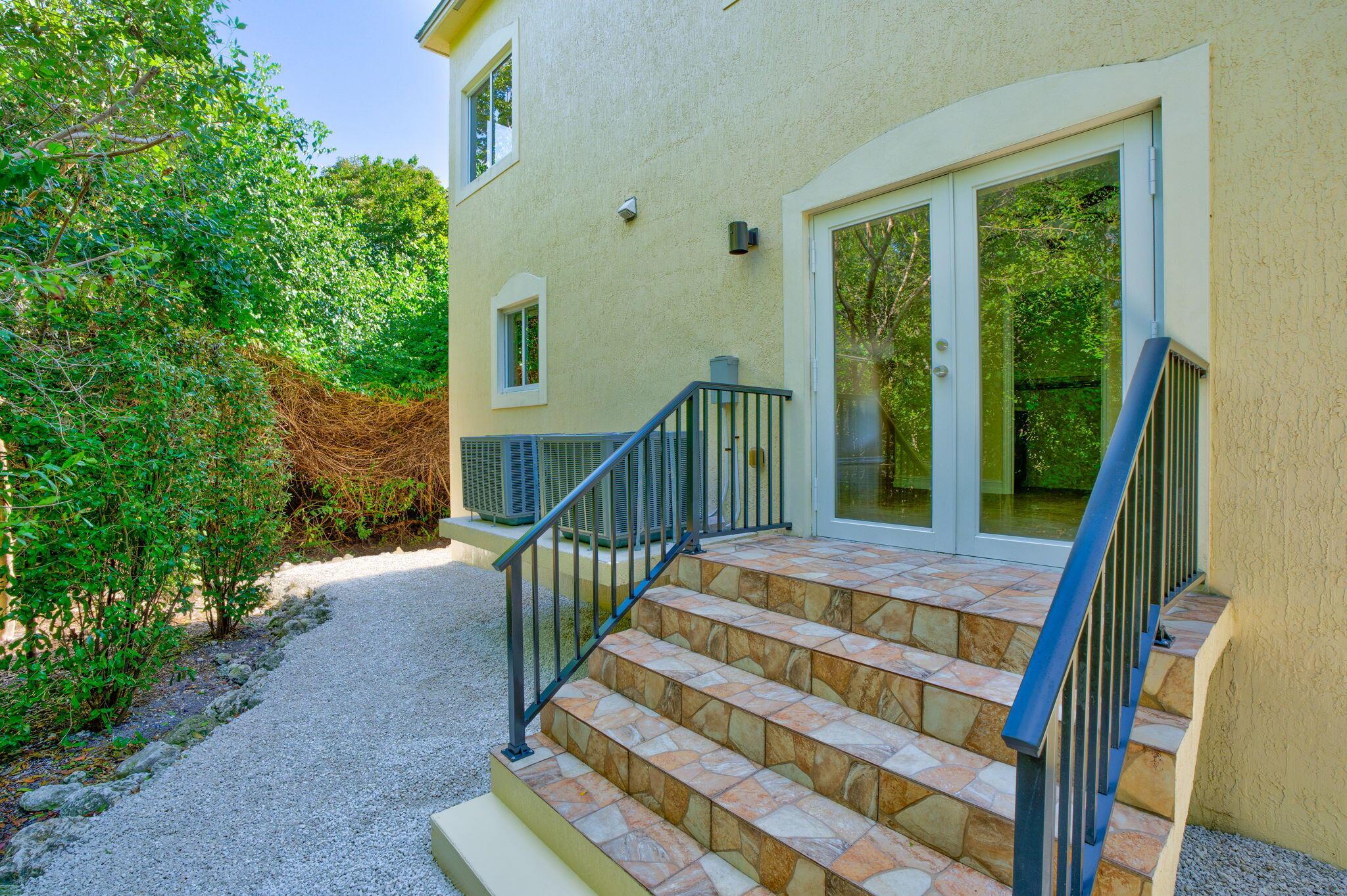 KEY LARGO BEACH - Residential