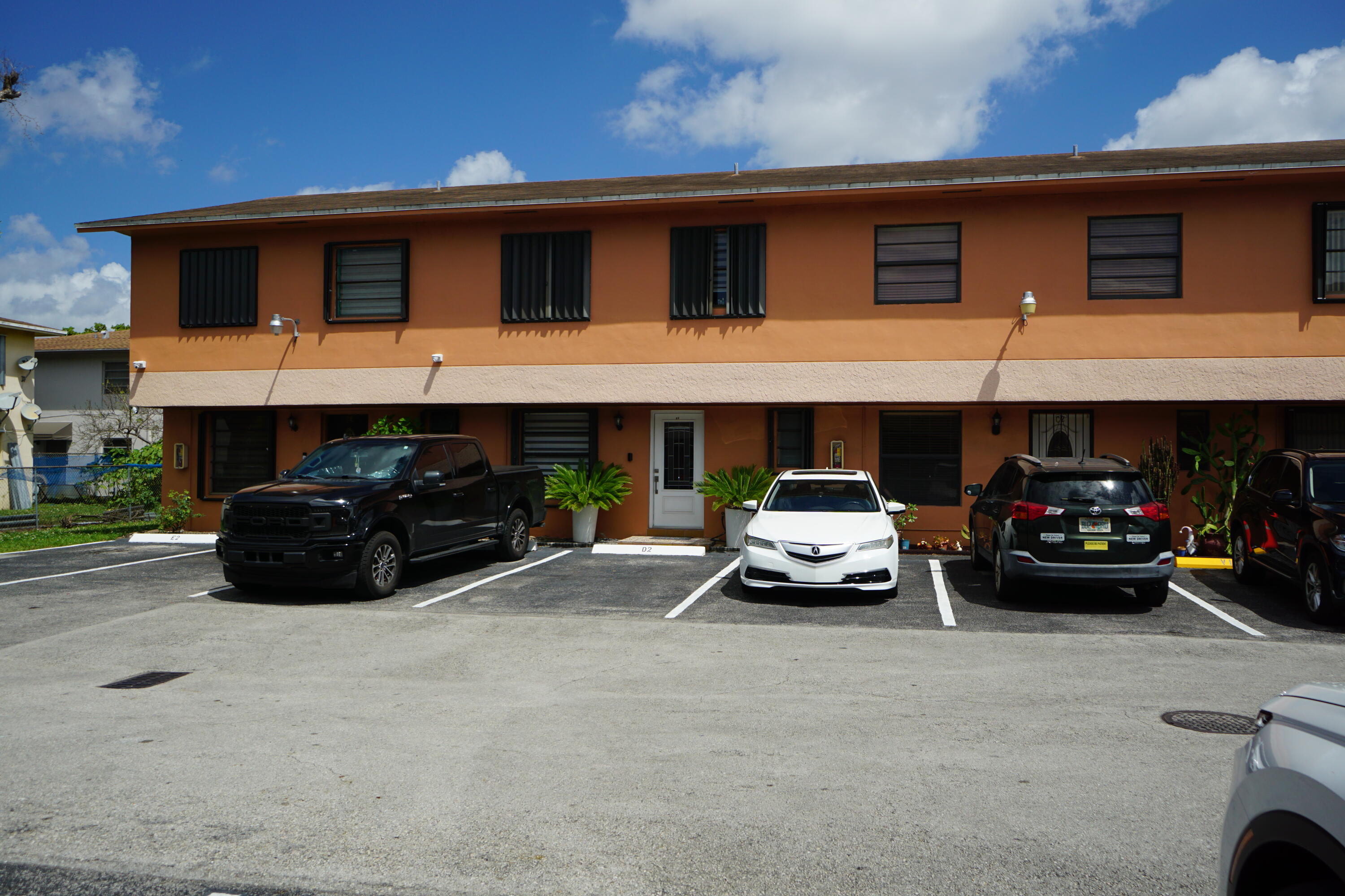 HIALEAH CLUB CONDO - Residential