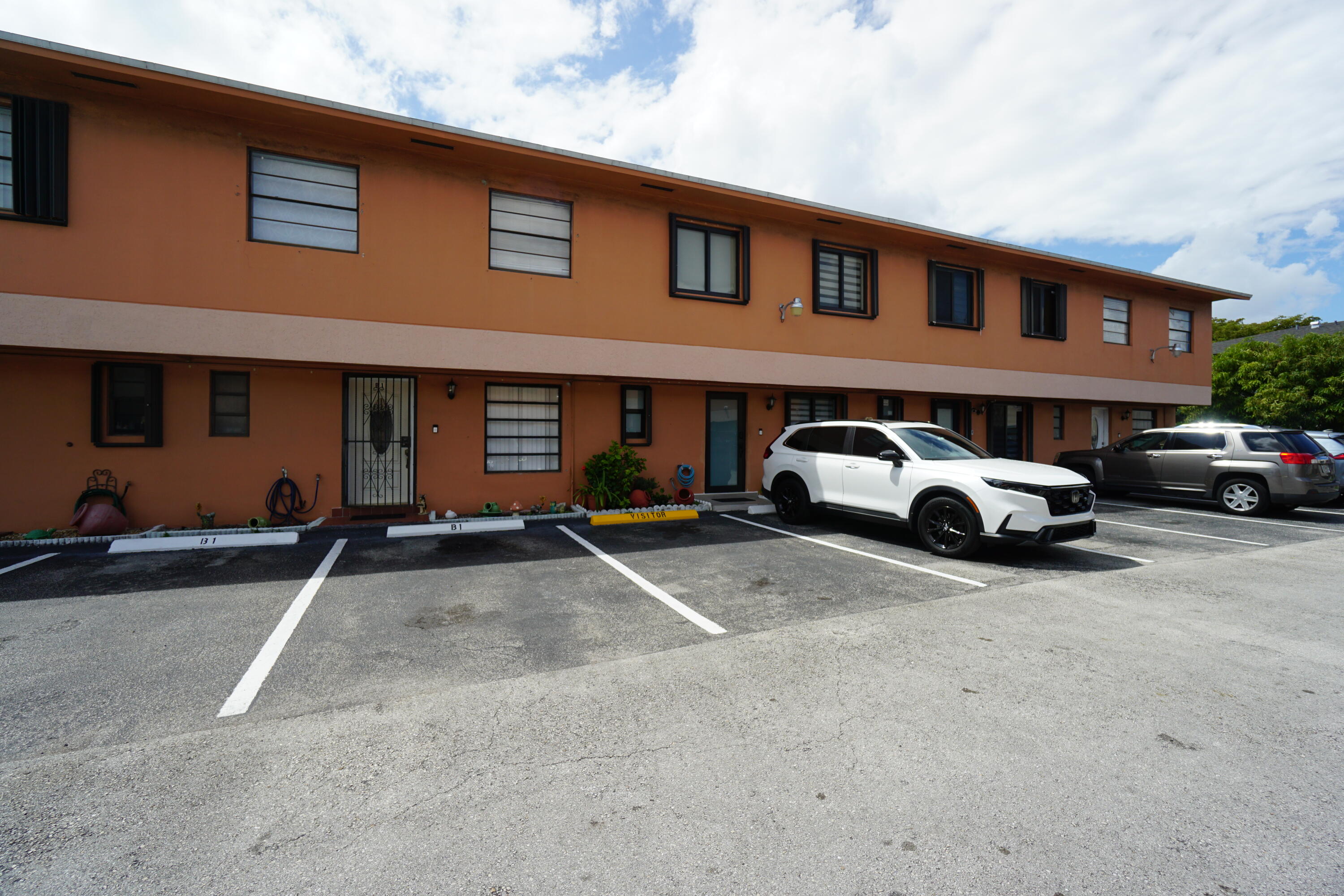 HIALEAH CLUB CONDO - Residential