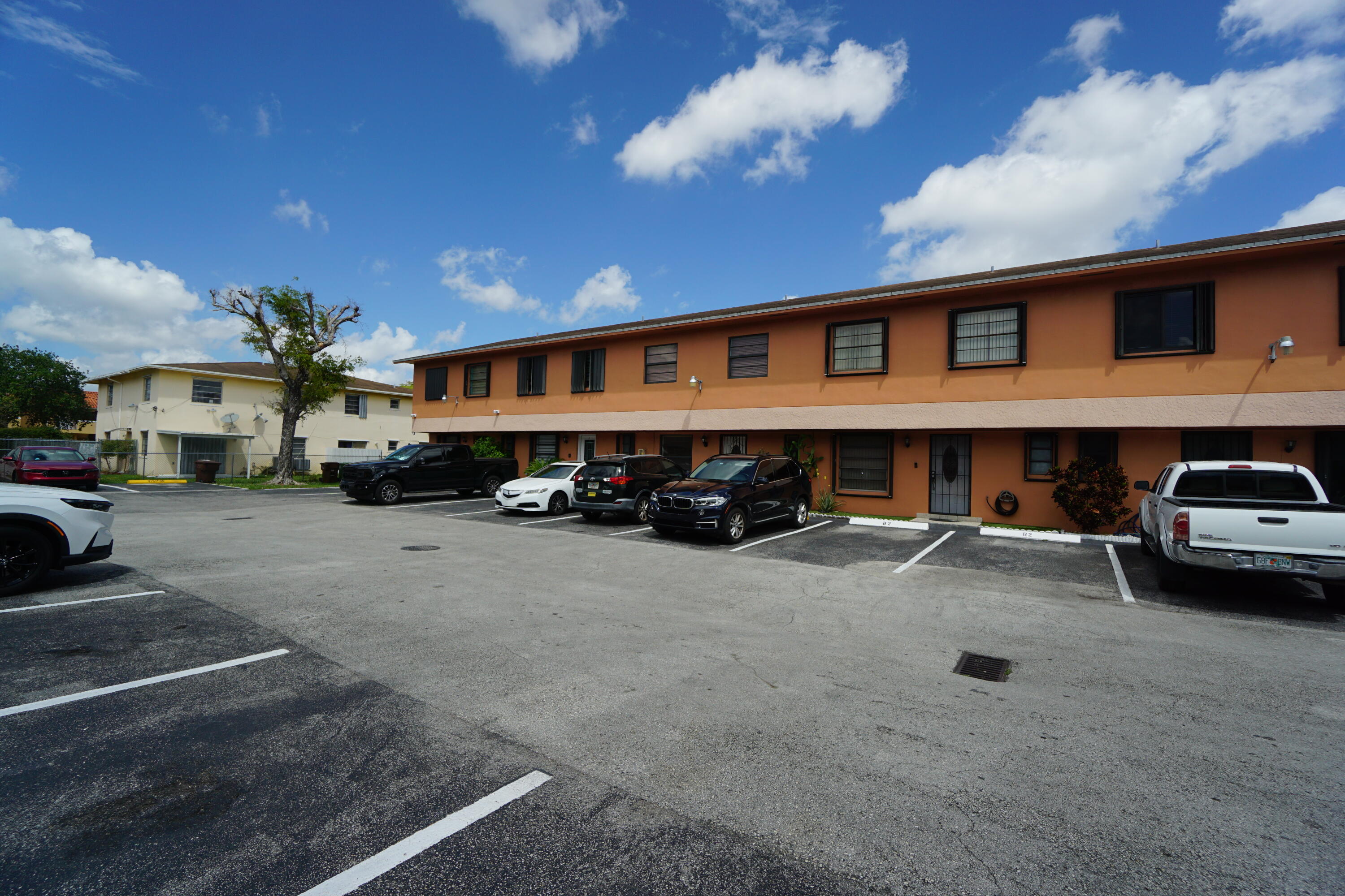 HIALEAH CLUB CONDO - Residential