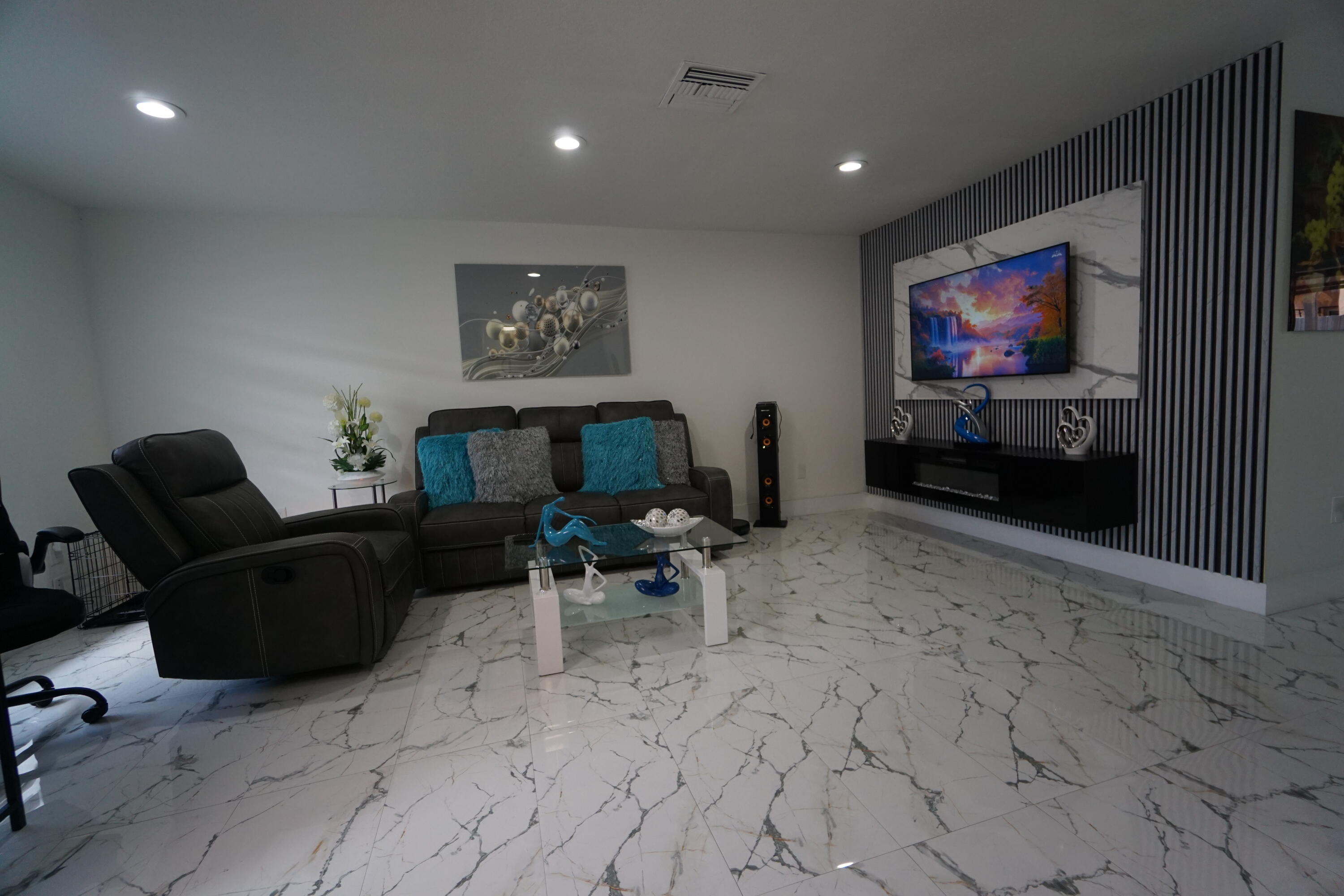 1765 W 41st Street Unit 2d