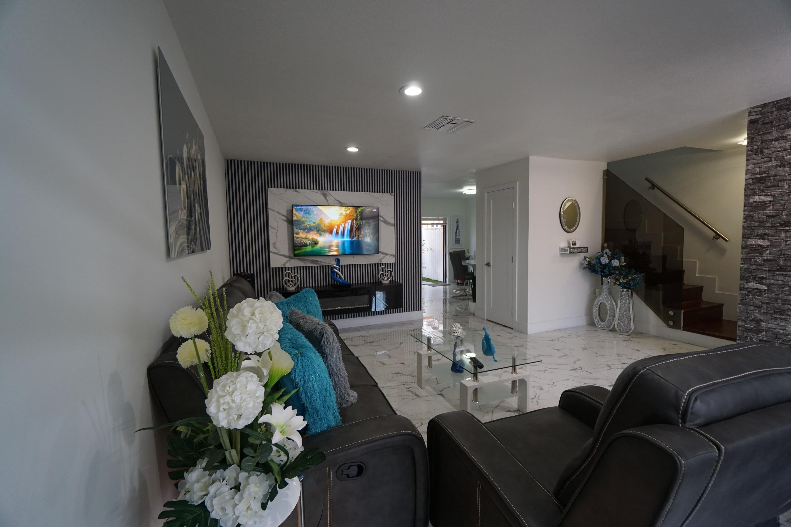 1765 W 41st Street Unit 2d