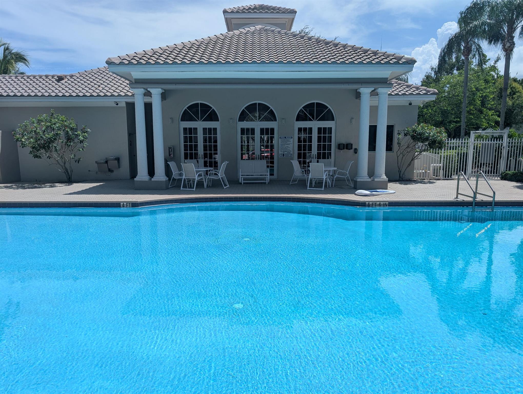 Victoria Isles, one of the finest communities in Coconut Creek. This beautiful 3 bed, 2.5 bath, 1 car garage townhome features modern finishes including appliances and flooring. Victoria Isles is a gated pet friendly community with a pool, dog stations and a clubhouse. Very close access to the sawgrass expressway & turnpike. Close to Shopping, schools, gym, restaurants and city parks etc. This home is equipped with electric blinds in 2 bedrooms and at rear slider.