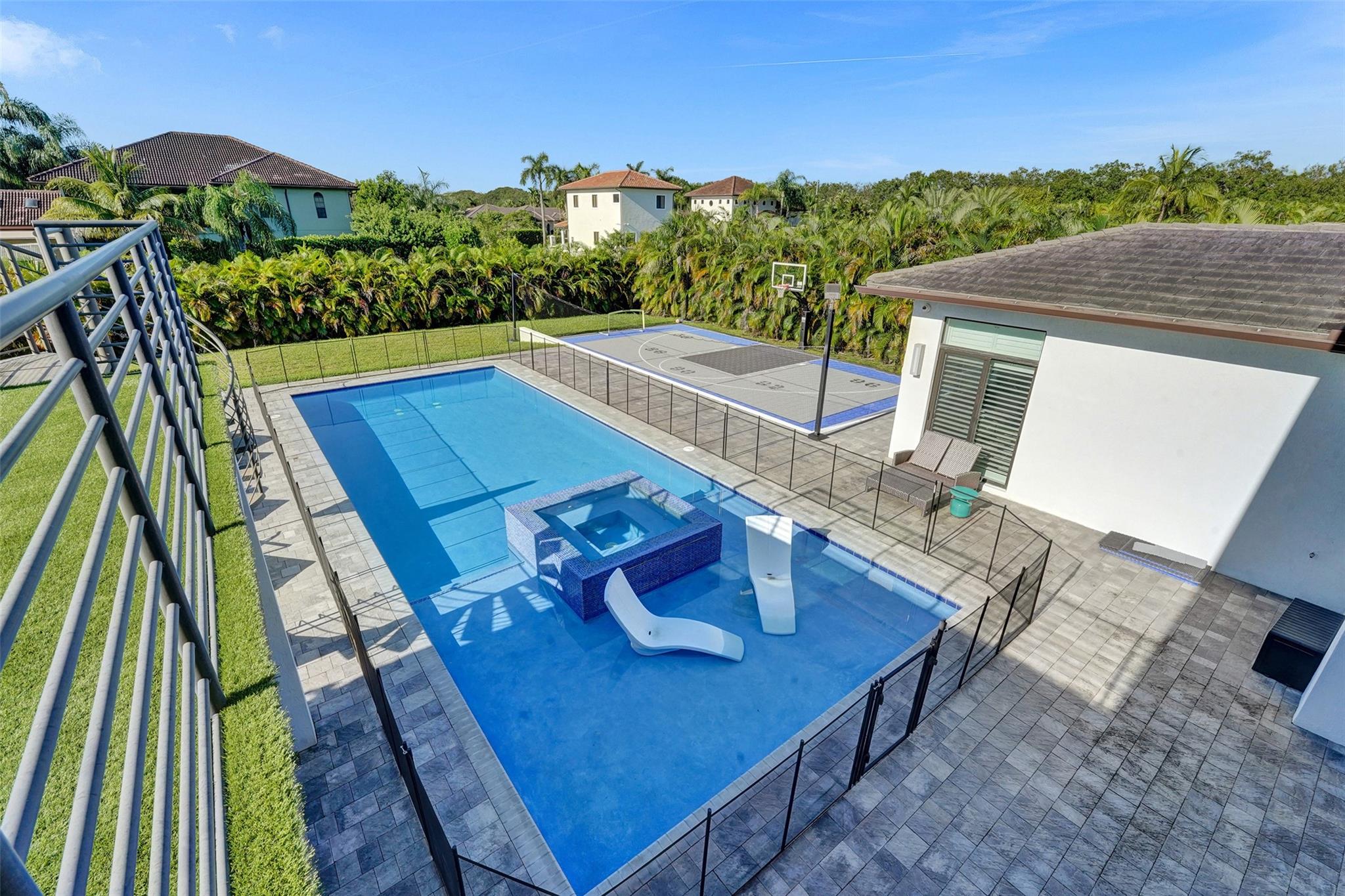 Paragon Estates - Residential Lease