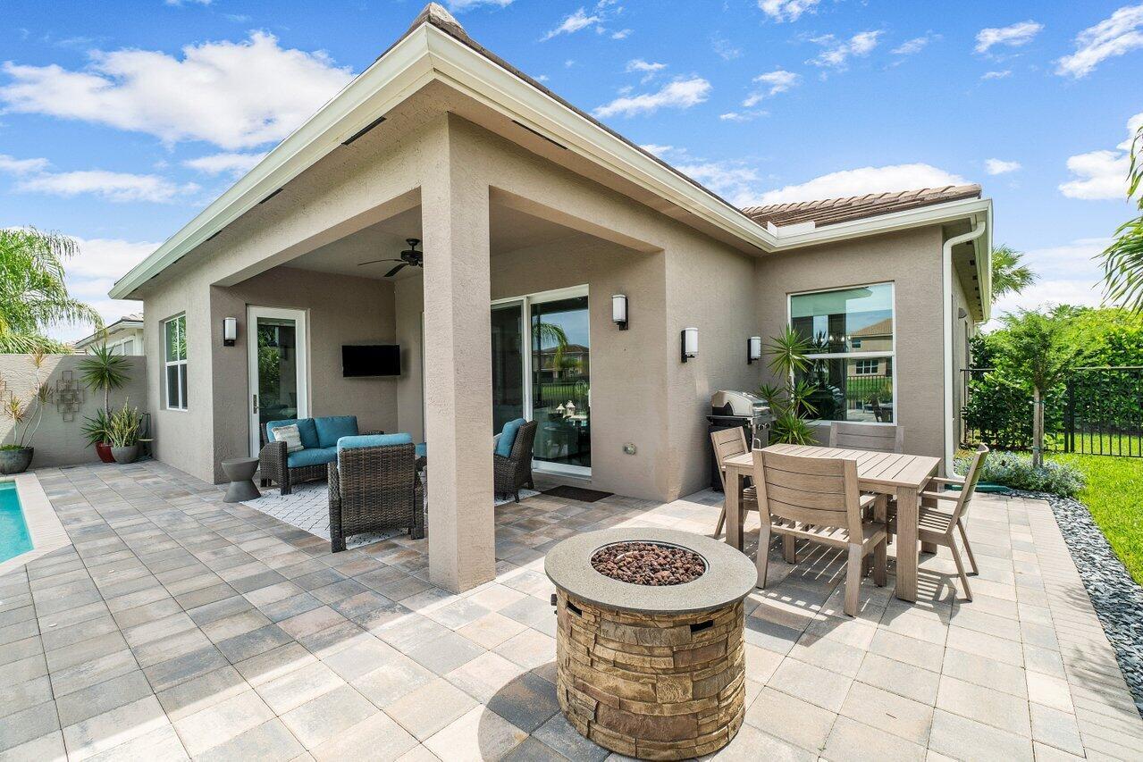 DAKOTA - Residential Lease