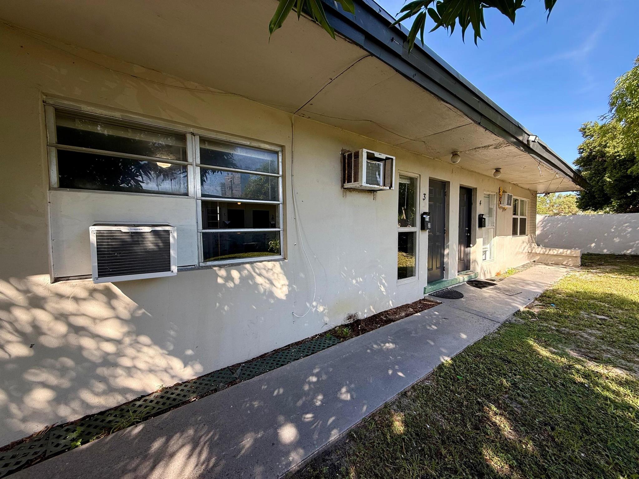 CLOWS - Residential Lease