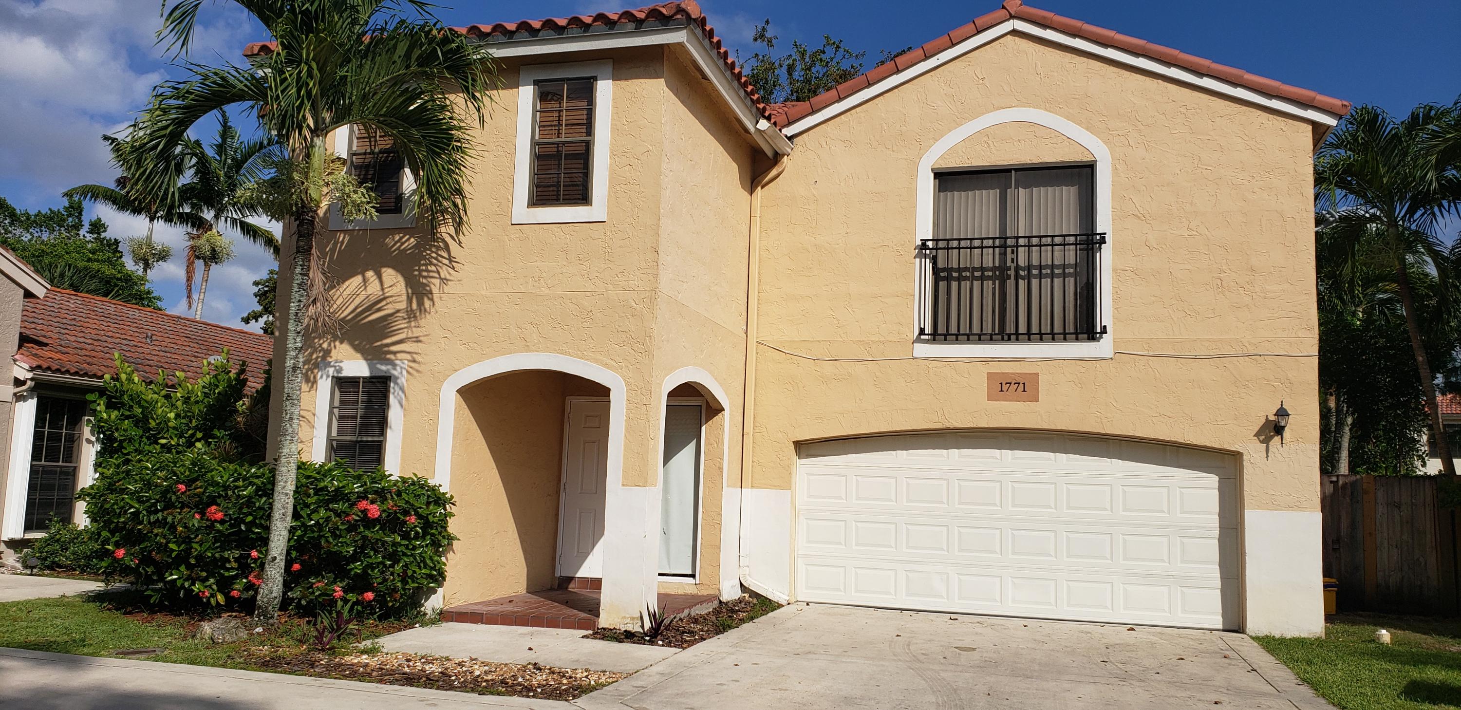 THIS BEAUTIFUL HOME LOCATED IN THE HEART OF WELLINGTON IS NOW AVAILABLE. FRESHLY PAINTED, NEW MODERN TILE FLOORS AND CEILING FANS. FENCED BACKYARD.ENJOY BEAUTIFUL SUNSETS BY THE COMMUNITY POOL.A MUST SEE!!!