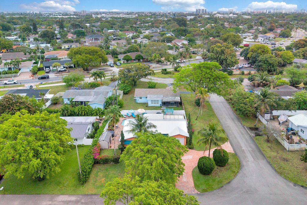 Photo of 661 Eagle Circle, Delray Beach, FL 33444 (MLS # B26002452)