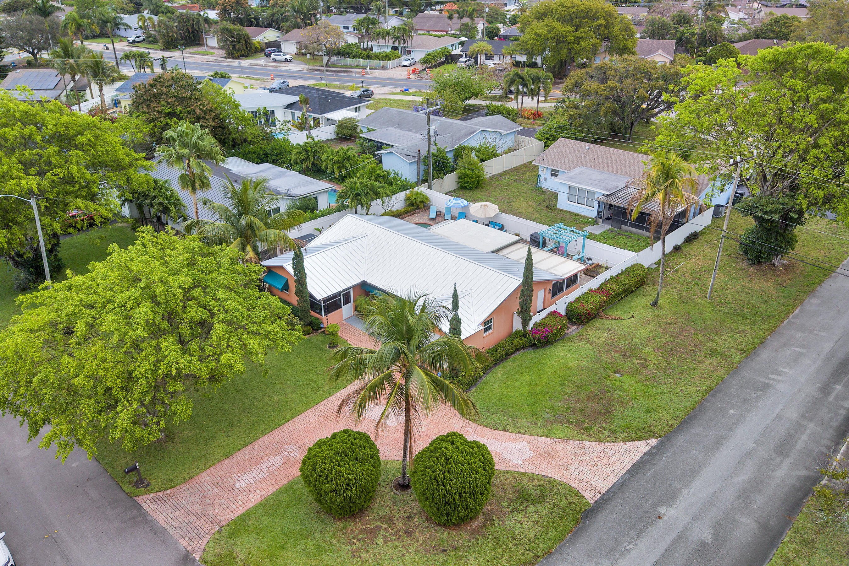 TROPIC PALMS 2 - Residential Lease