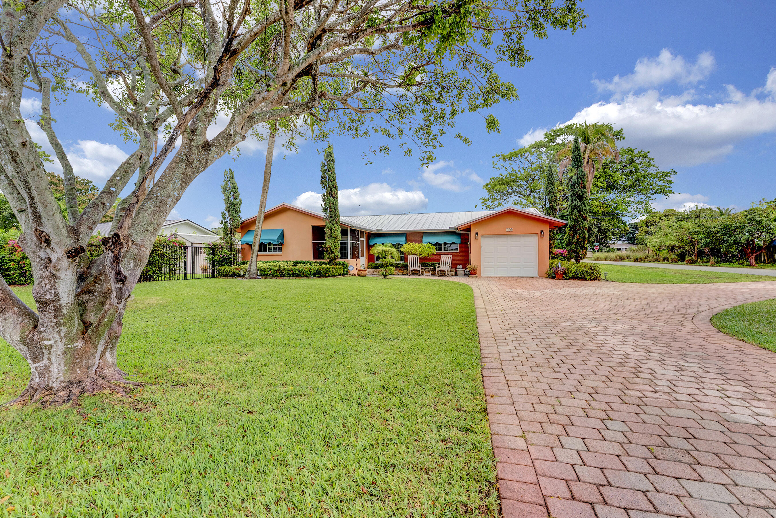 TROPIC PALMS 2 - Residential Lease