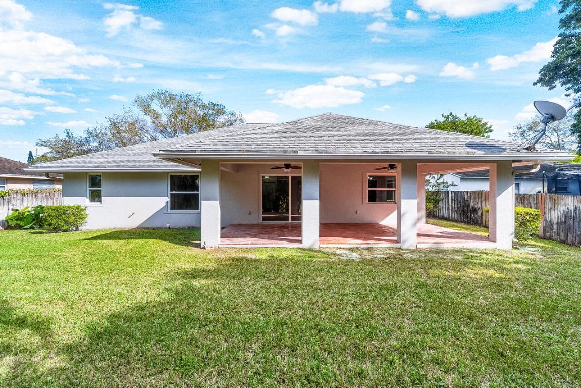 LOXAHATCHEE GROVES - Residential