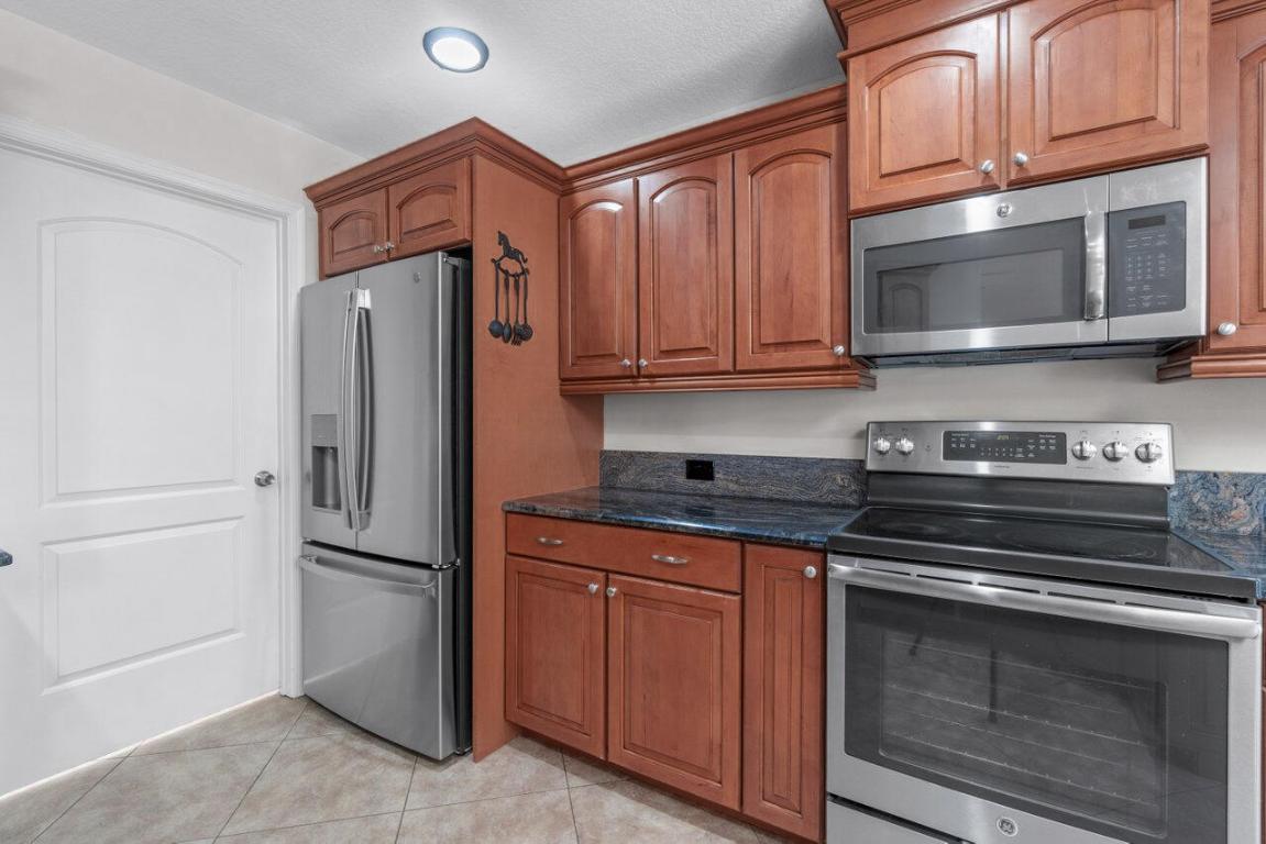 LOXAHATCHEE GROVES - Residential