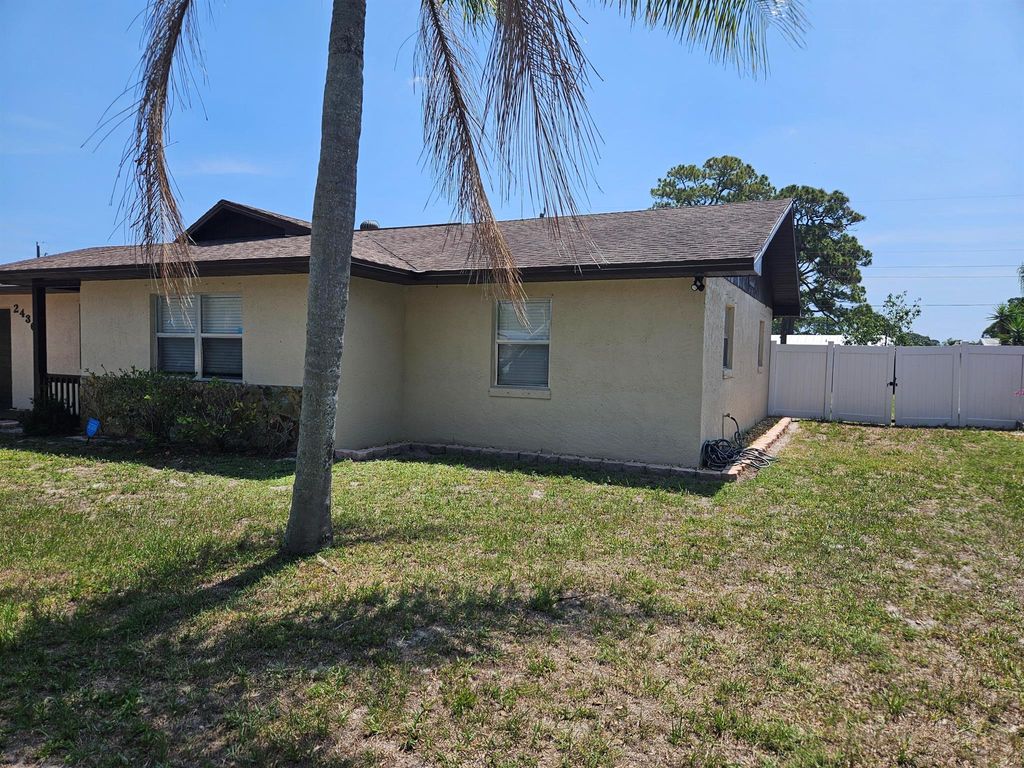 Photo of 2436 Mohawk Avenue, Fort Pierce, FL 34946 (MLS # R10991851)