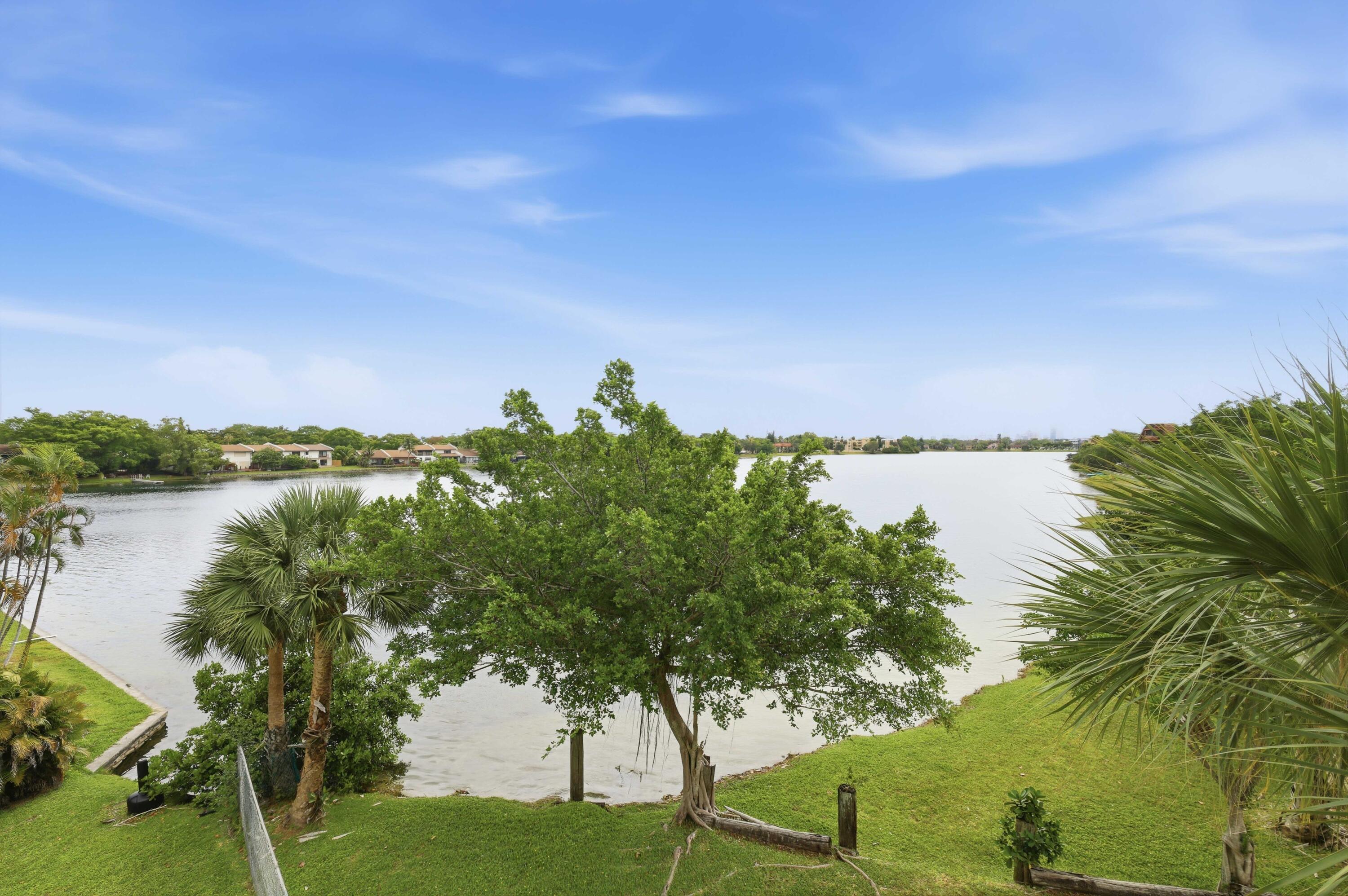 COCO WOOD CONDO - Residential